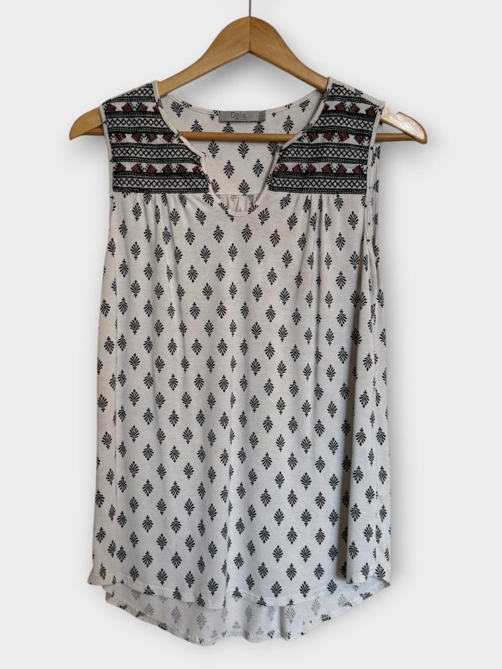 Dalia Boho Sleeveless Top Medium Black White Embroidered Tribal Print
